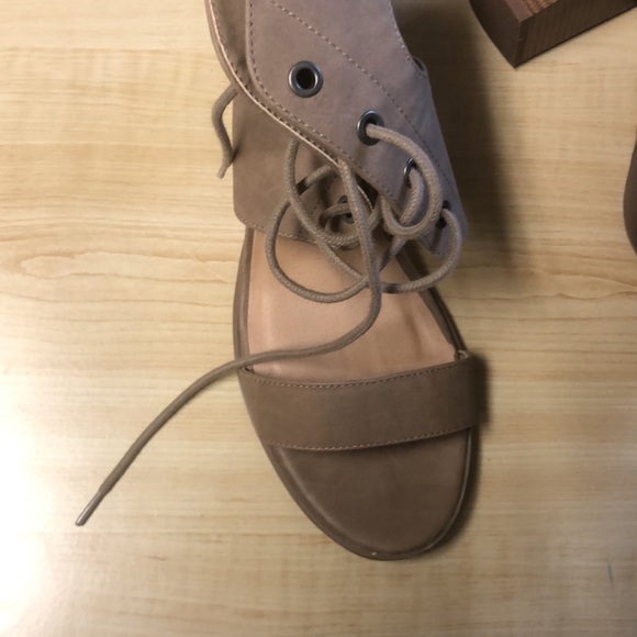 Sandals - Picture 3 of 3